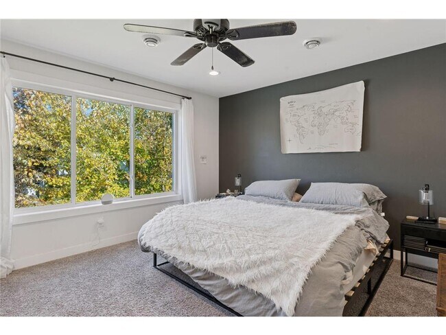 Building Photo - 2084 Reaney Ave E