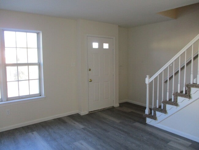 Building Photo - 3BR Townhome in Northampton School District
