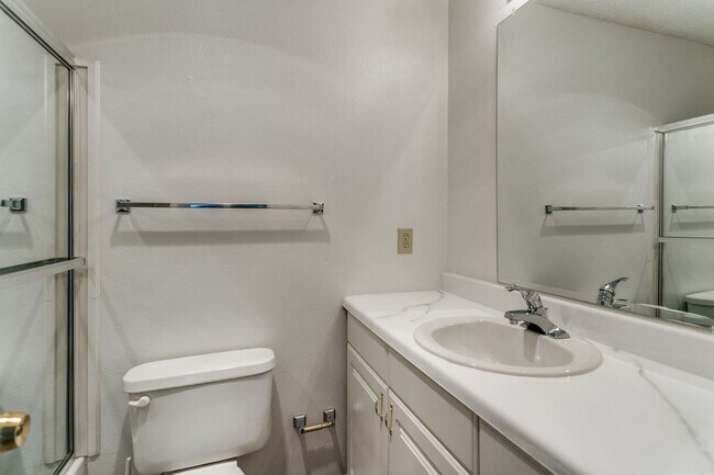 Building Photo - 1808 Ridgewood Dr