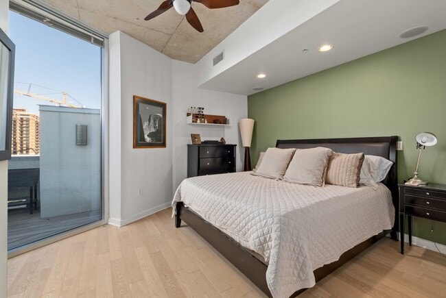 Building Photo - 360 Nueces St