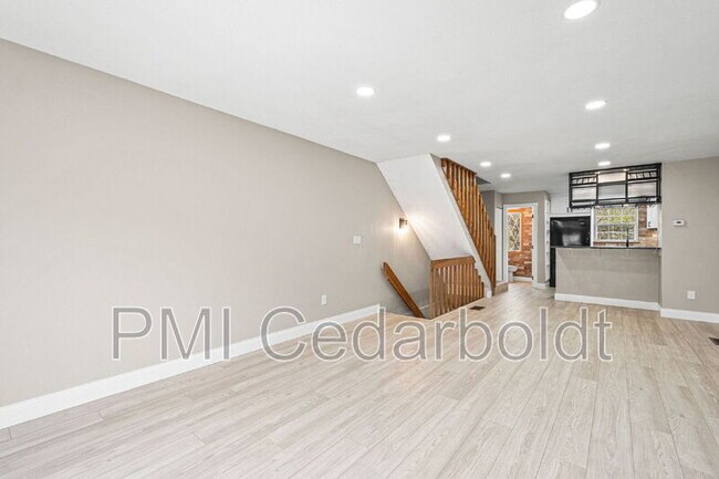 Building Photo - 2578 E Nichols Cir