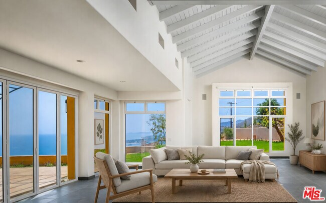 Building Photo - 3235 Rambla Pacifico St