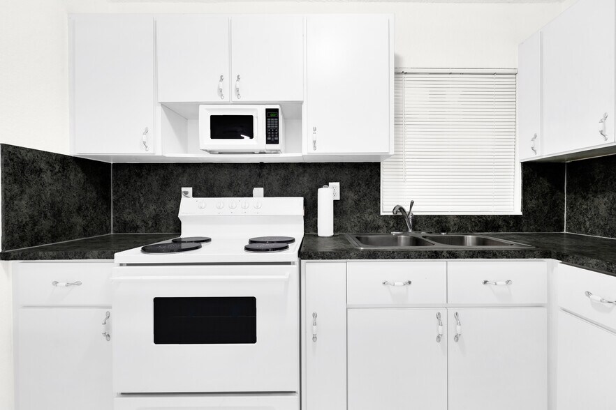 Building Photo - 630 SW 62nd Ave