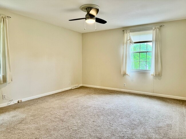 Building Photo - Nice 4BR Home in Perfect Location