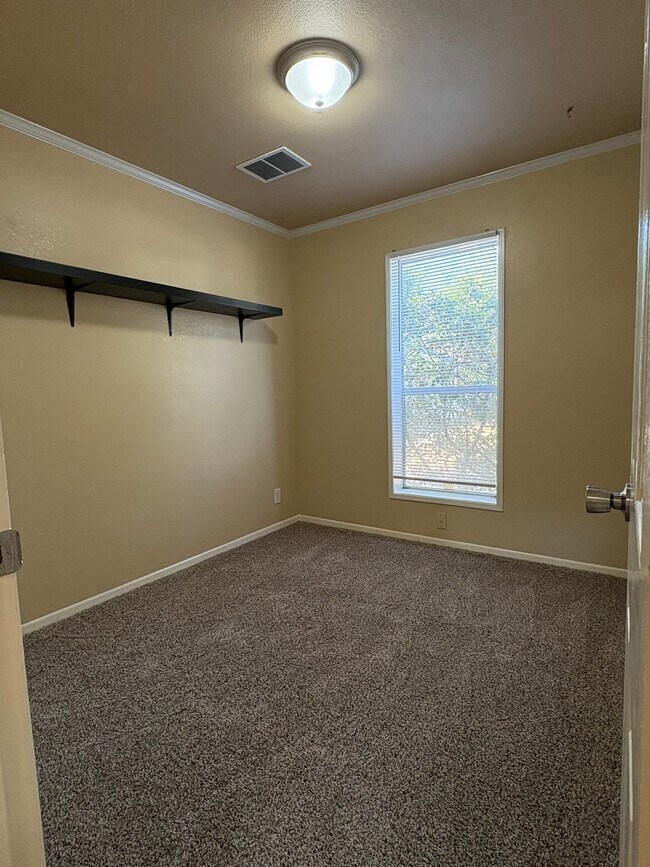Building Photo - 10002 Sugarvine Ln