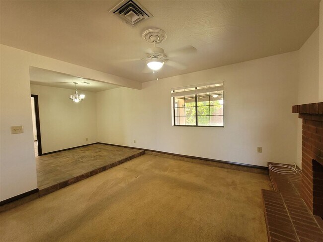 Building Photo - 1340 W 19th St