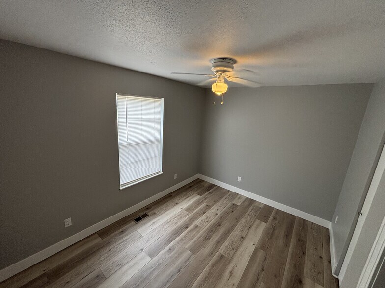 Building Photo - 271 Shellbark Dr