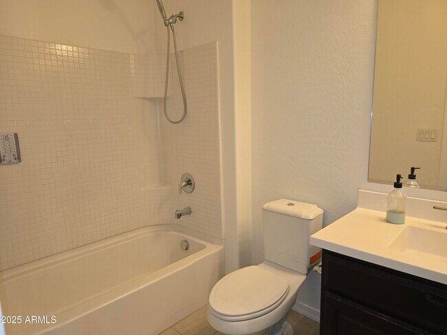 Building Photo - 1514 E Hummingbird Way