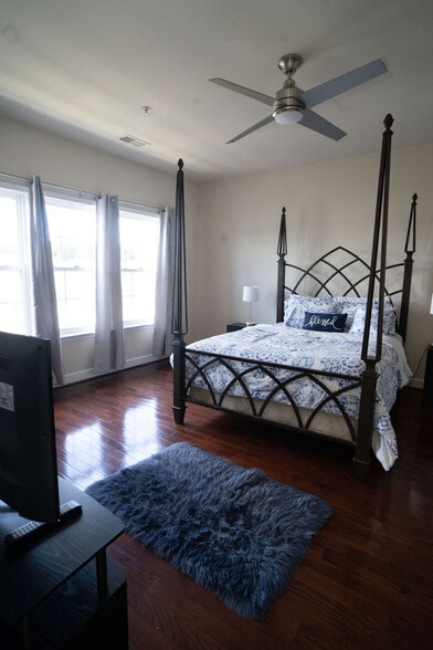 Primary Bedroom - 604 Kingfisher Ave