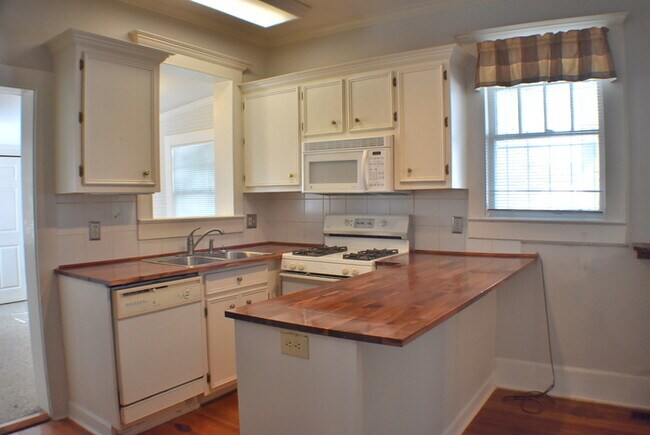 Building Photo - 2522 Blossom St