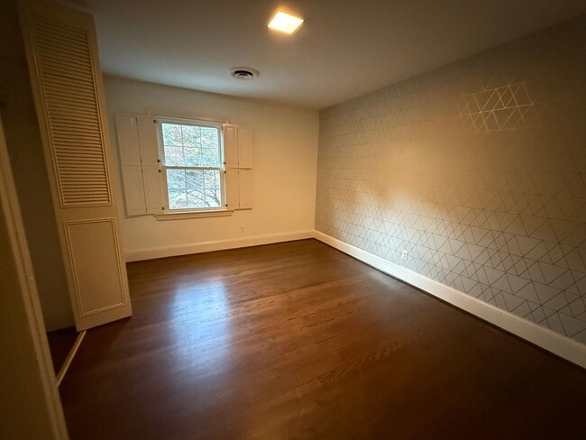 Building Photo - 1118 Laurel Ln NW