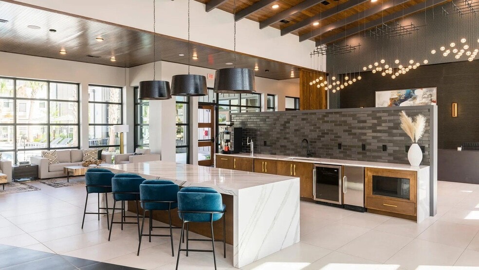 Building Photo - 6000 Front St