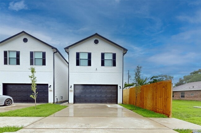 Primary Photo - 6211 Fairchild St