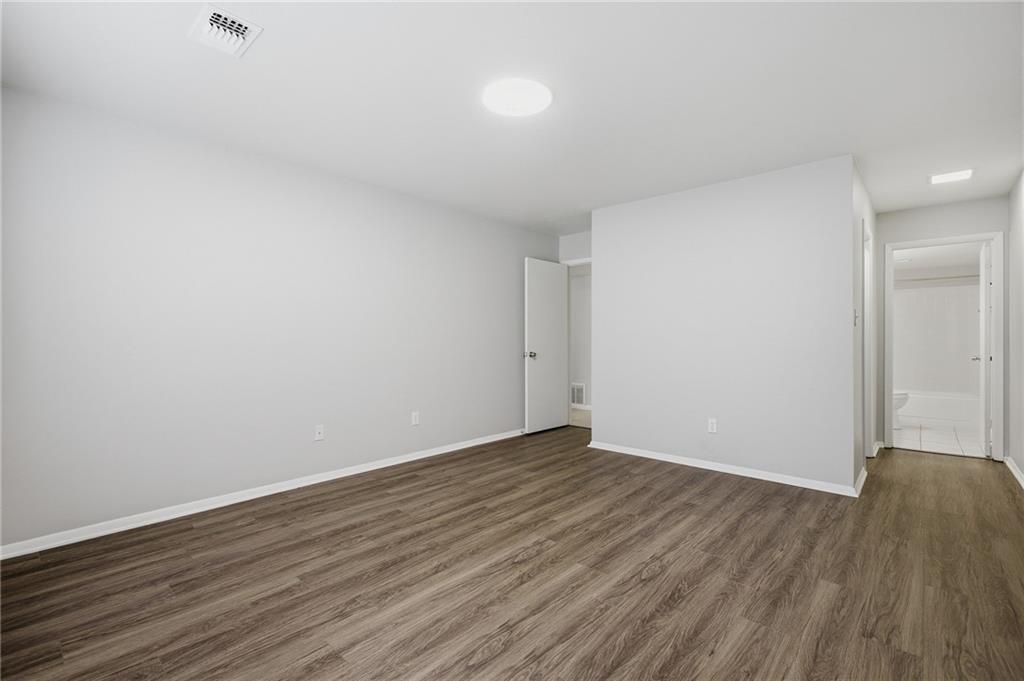 Building Photo - 2183 Surrey Ct