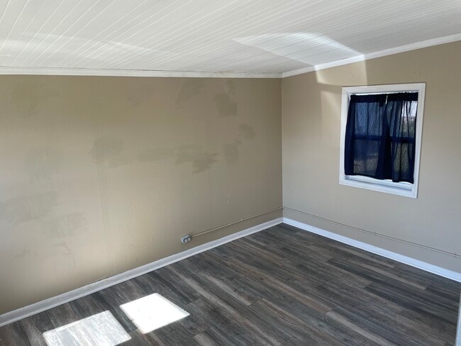 Lanai - 3811 Midway Dr