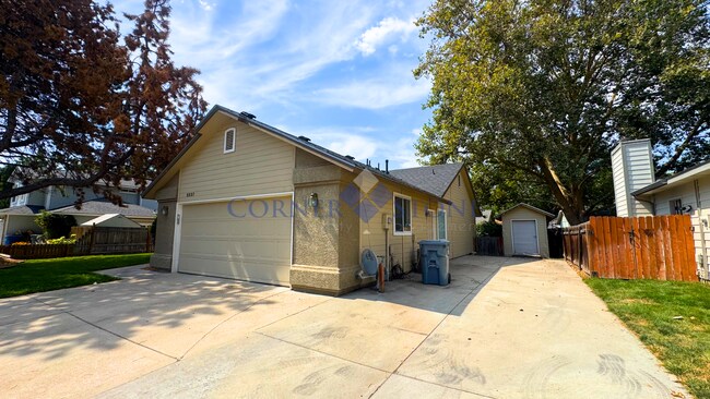 Building Photo - 5537 N Tumbleweed Pl