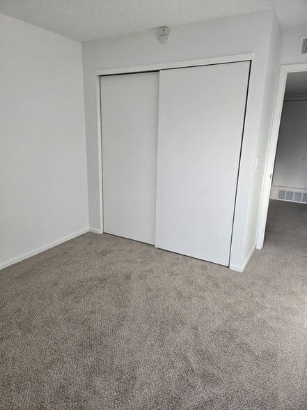 Building Photo - 7720 W 87th Dr