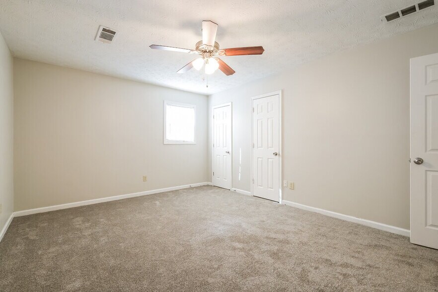 Building Photo - 318 Freeport Dr