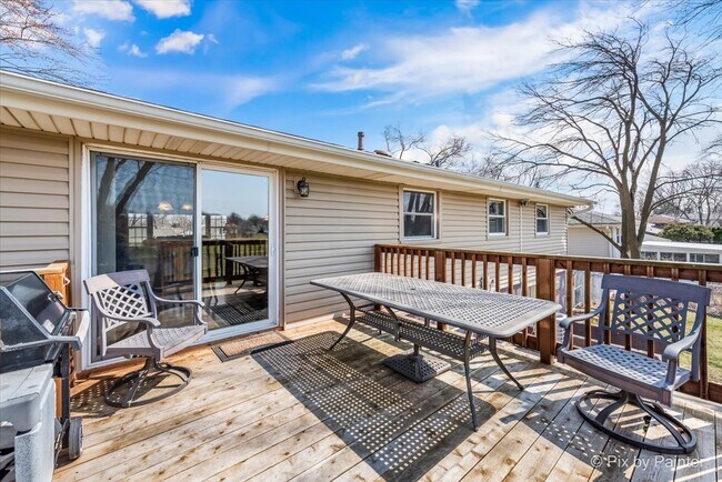 Building Photo - 930 Cornell Ln