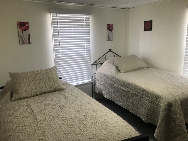 Building Photo - 1025 Simpson Ave