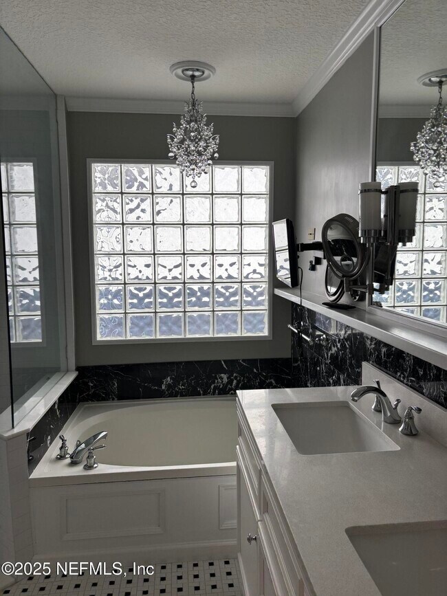 Building Photo - 651 Selva Lakes Cir