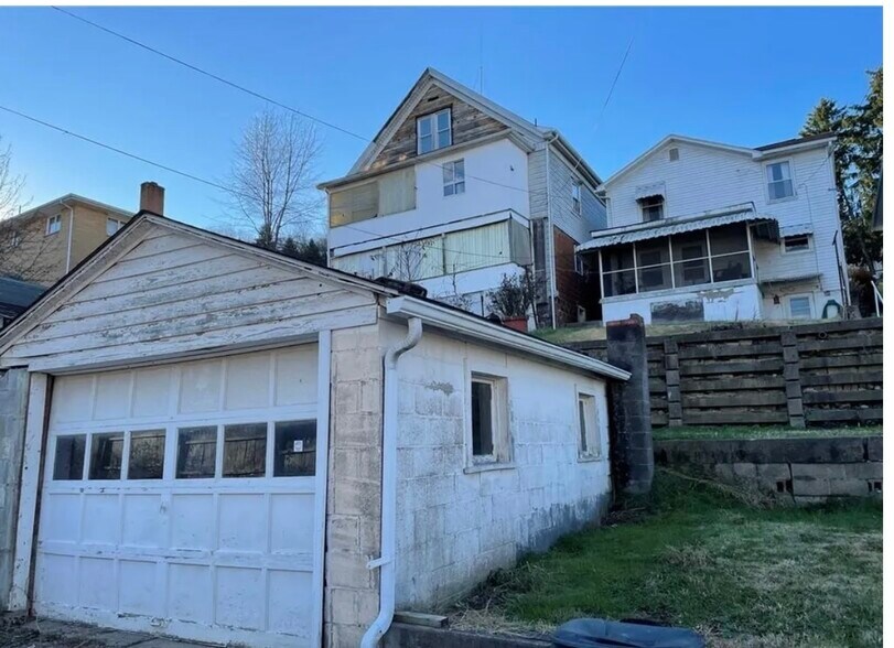 Garage and back - 1112 N 7th St