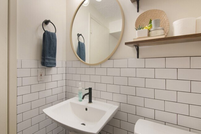 Building Photo - 11681 Village Pl Dr