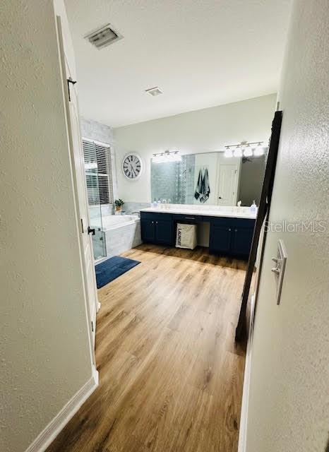 Building Photo - 5225 Villagebrook Dr