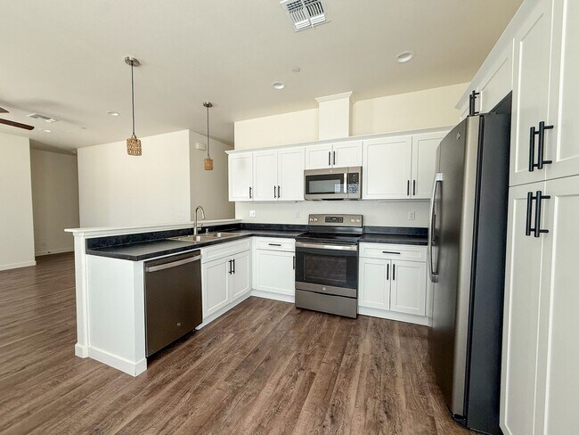 Building Photo - 29 Palms Home with Solar