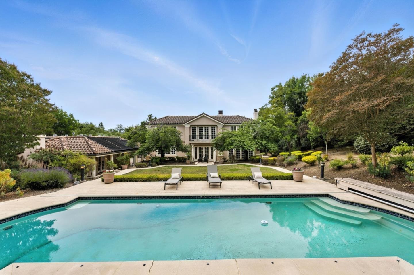 Building Photo - 90 Broadacres Rd