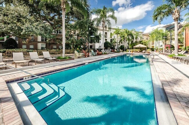 Building Photo - 2421 W Horatio St