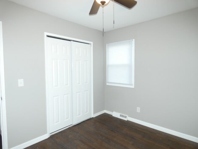 Building Photo - 4700 N Bristol Ave