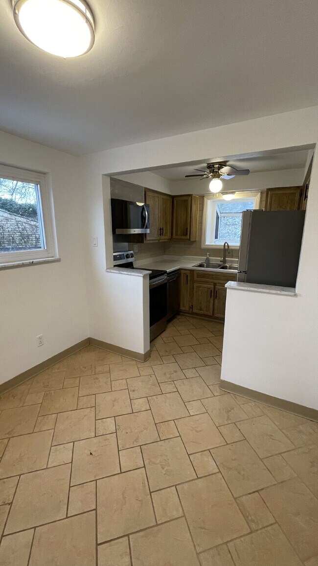 Building Photo - Charming 3 bed, 2 bath with finished basement!