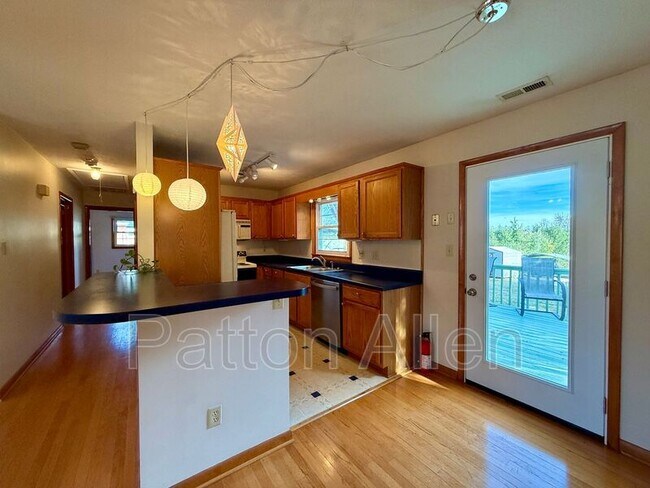 Building Photo - 74 Oakdale Dr