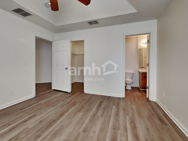 Building Photo - 8722 Star Leaf Rd N