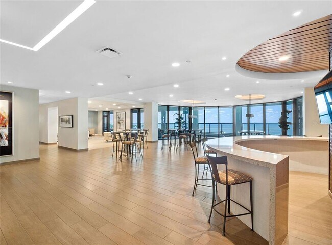 Building Photo - 1 Beach Dr SE