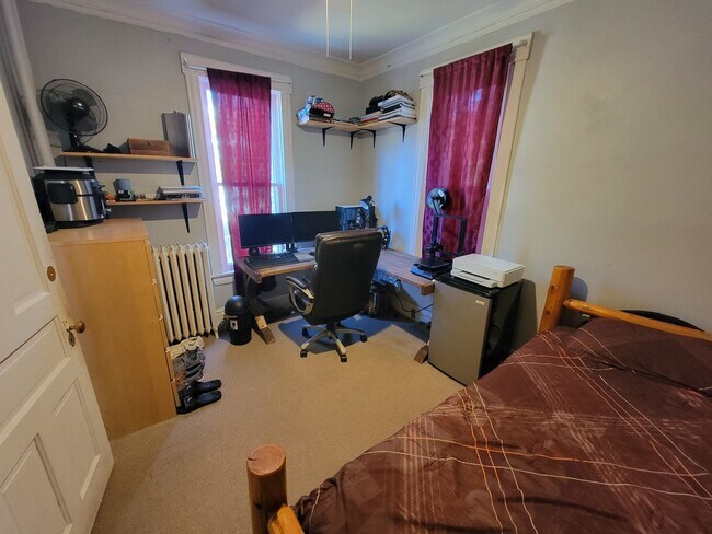 Building Photo - 2115 E 1st St