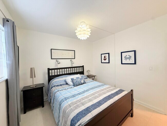 Building Photo - 470 Paradise Isle Blvd