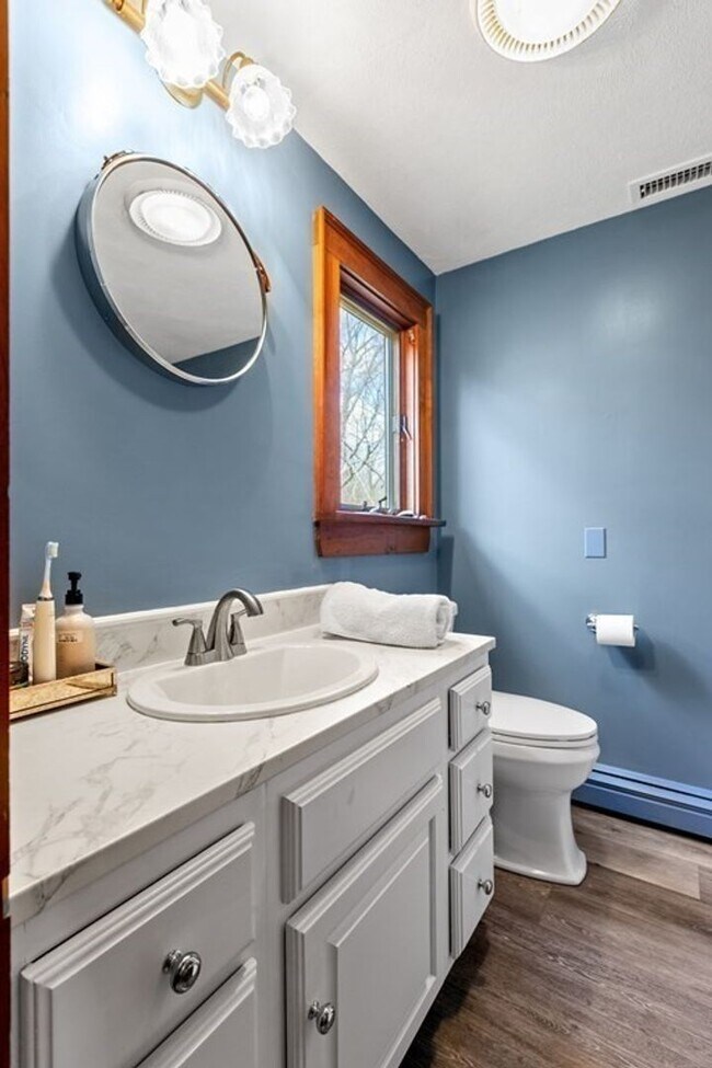 Building Photo - Stunning 3-Bedroom Home with Indoor Pool &...