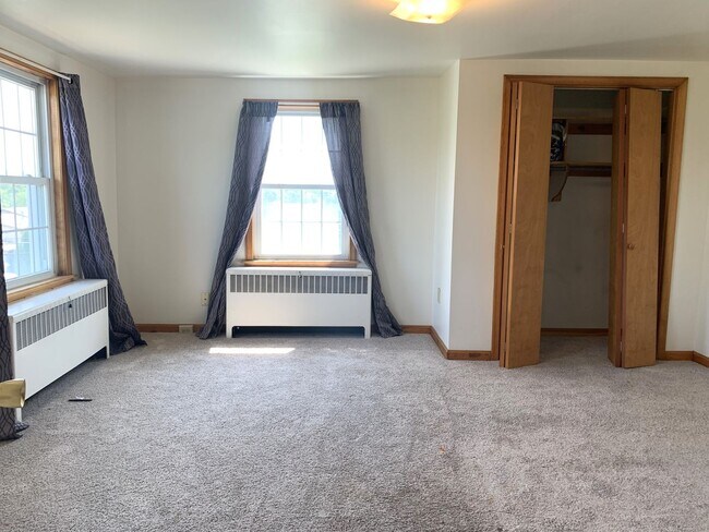 Building Photo - 5065 Buchanan Trail E