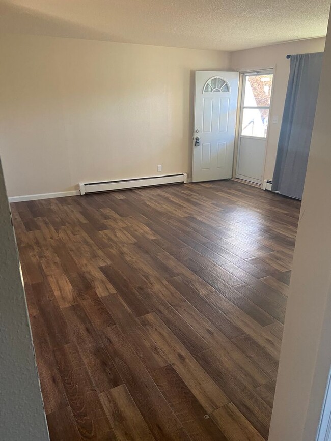 Building Photo - 1604 N Empire Ave