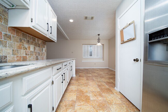 Building Photo - 2411 Gunston Ct