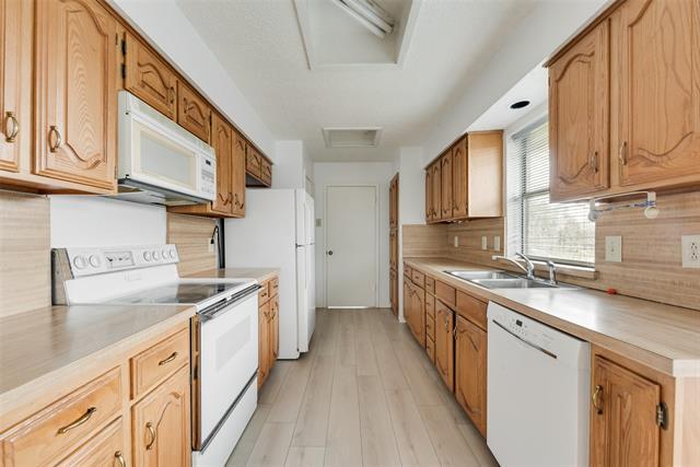 Building Photo - 2623 Fallcreek Dr