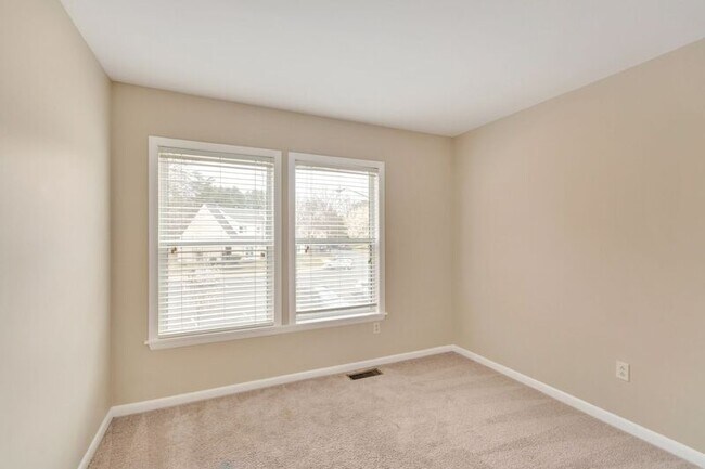 Building Photo - 2716 Gatewood Cir