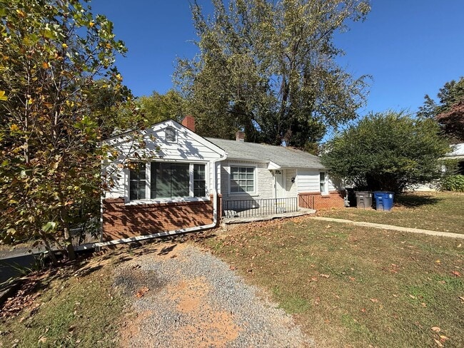 Building Photo - 1320 Miller St