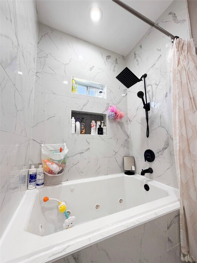 Building Photo - 9405 Arvin St