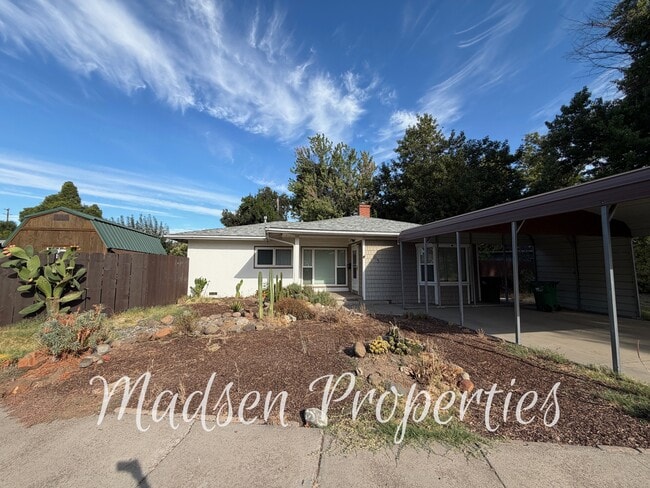 Building Photo - 63 Oak Dr
