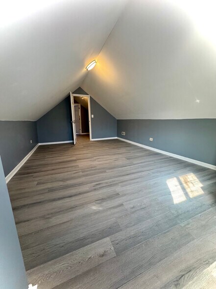 Building Photo - 8955 S Union Ave