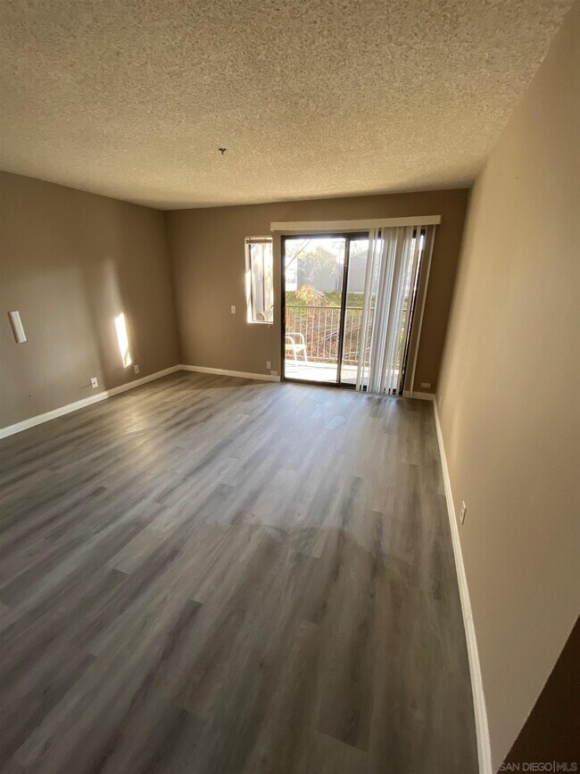 Building Photo - 5995 Dandridge Ln