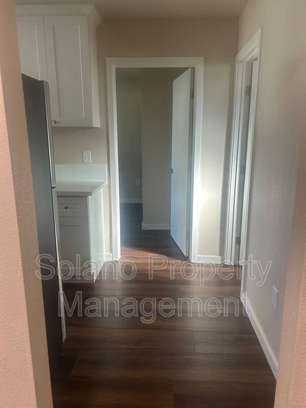 Building Photo - 415 4th St